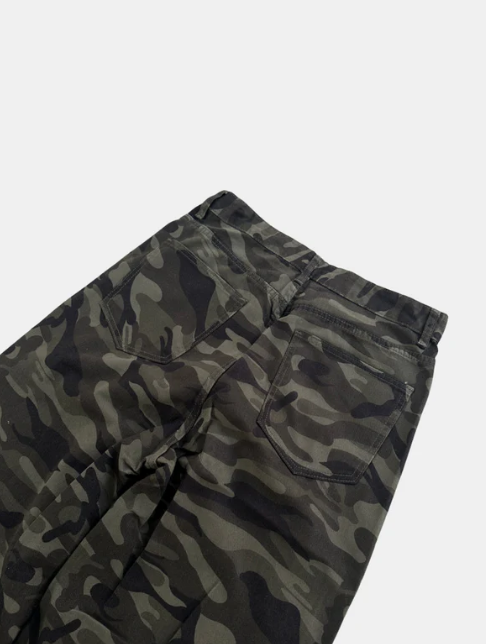 Baggy Camo Pants - Celestialzstreetwear